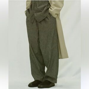 Relaxed Fit Men's Trousers in Olive Gray